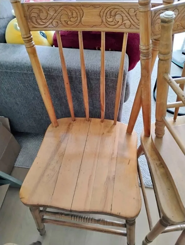 Wooden chairs x4 thumbnail
