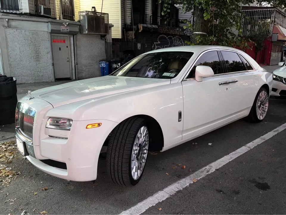 2013 Rolls-Royce Ghost · Extended Sedan 4D image indicator(8)