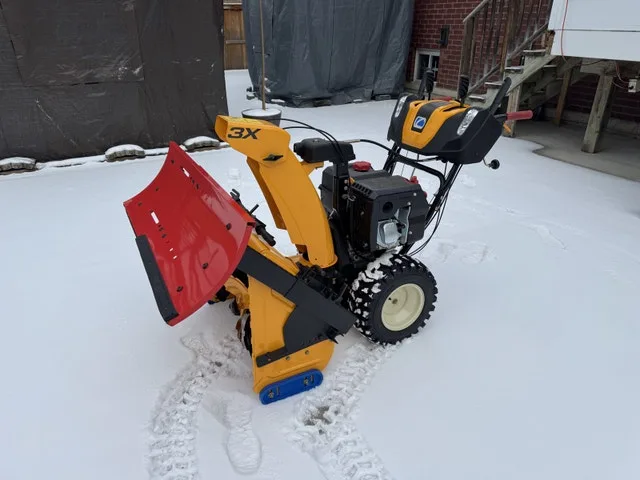 Cub Cadet snow blower 30” HD 3X, adjustable slush plow included.