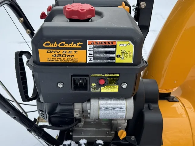 Cub Cadet snow blower 30” HD 3X, adjustable slush plow included. image indicator(4)