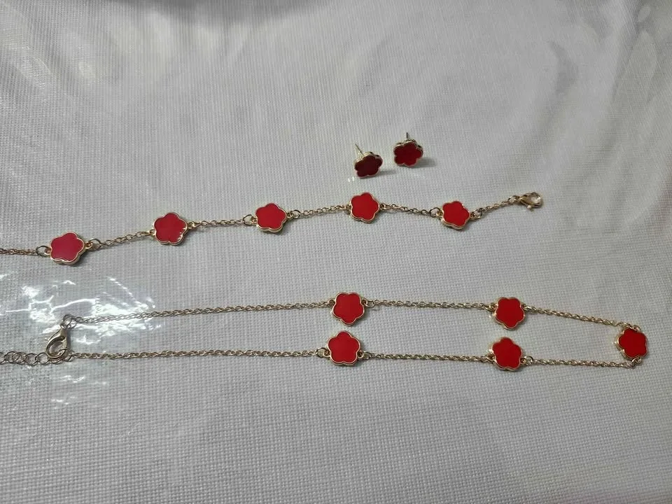 ❤️ Red Four-Leaf Clover Jewelry Set – 3 Pieces ❤️