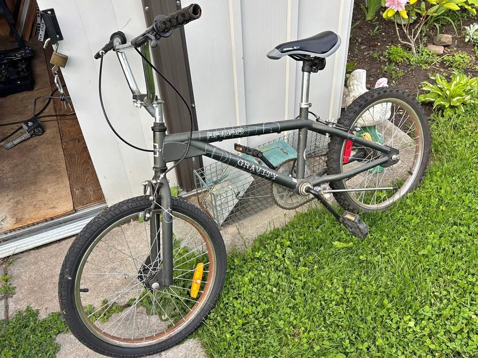 Gravity - Radar BMX Bike