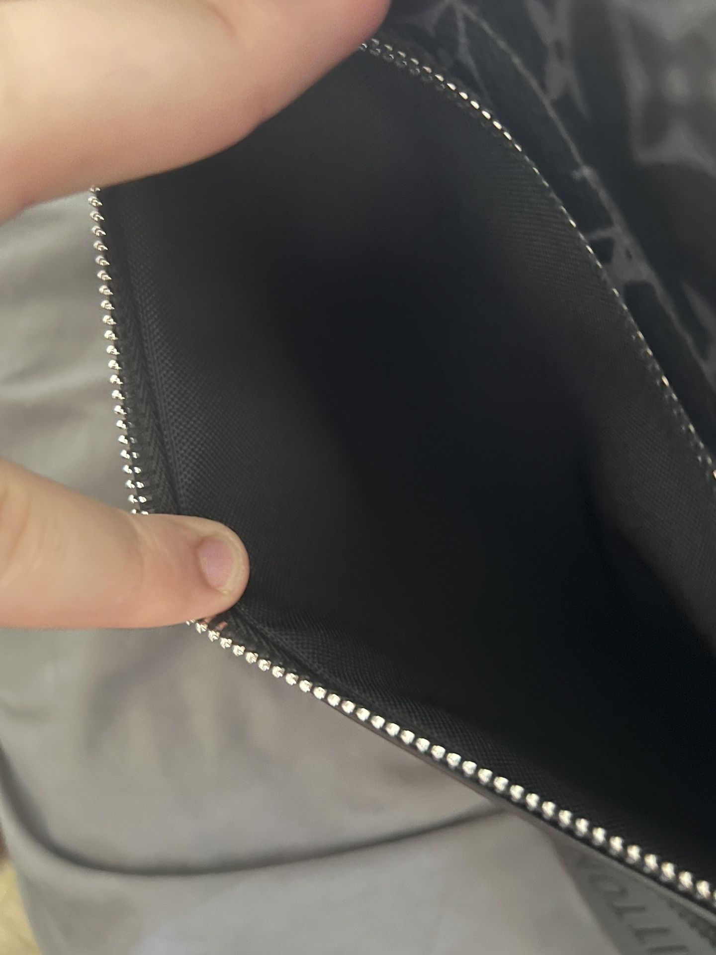 Lv Private Messenger Bag Comes With Receipt - photo 4