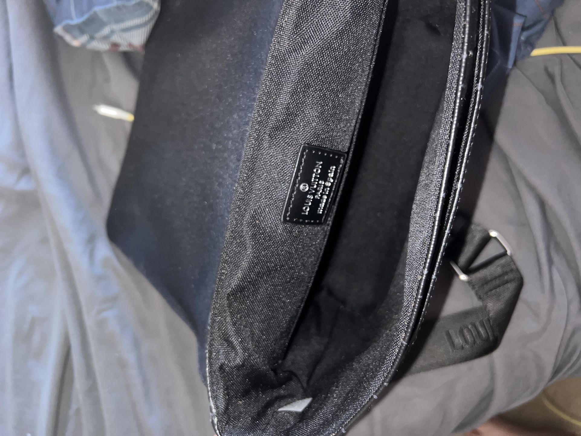 Lv Private Messenger Bag Comes With Receipt - photo 5