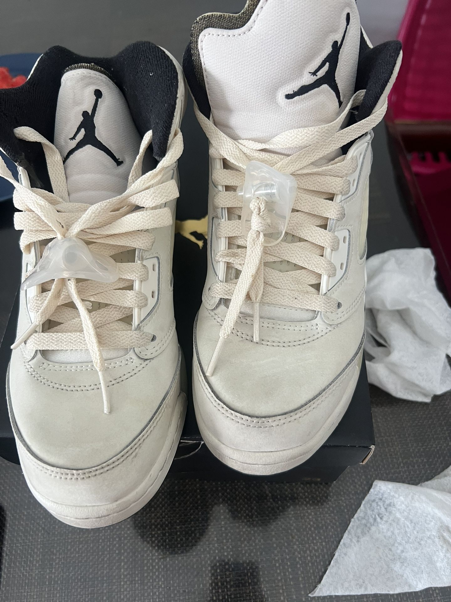 Pre Owned Youth Jordan 12 Retro Size 6 - photo 2