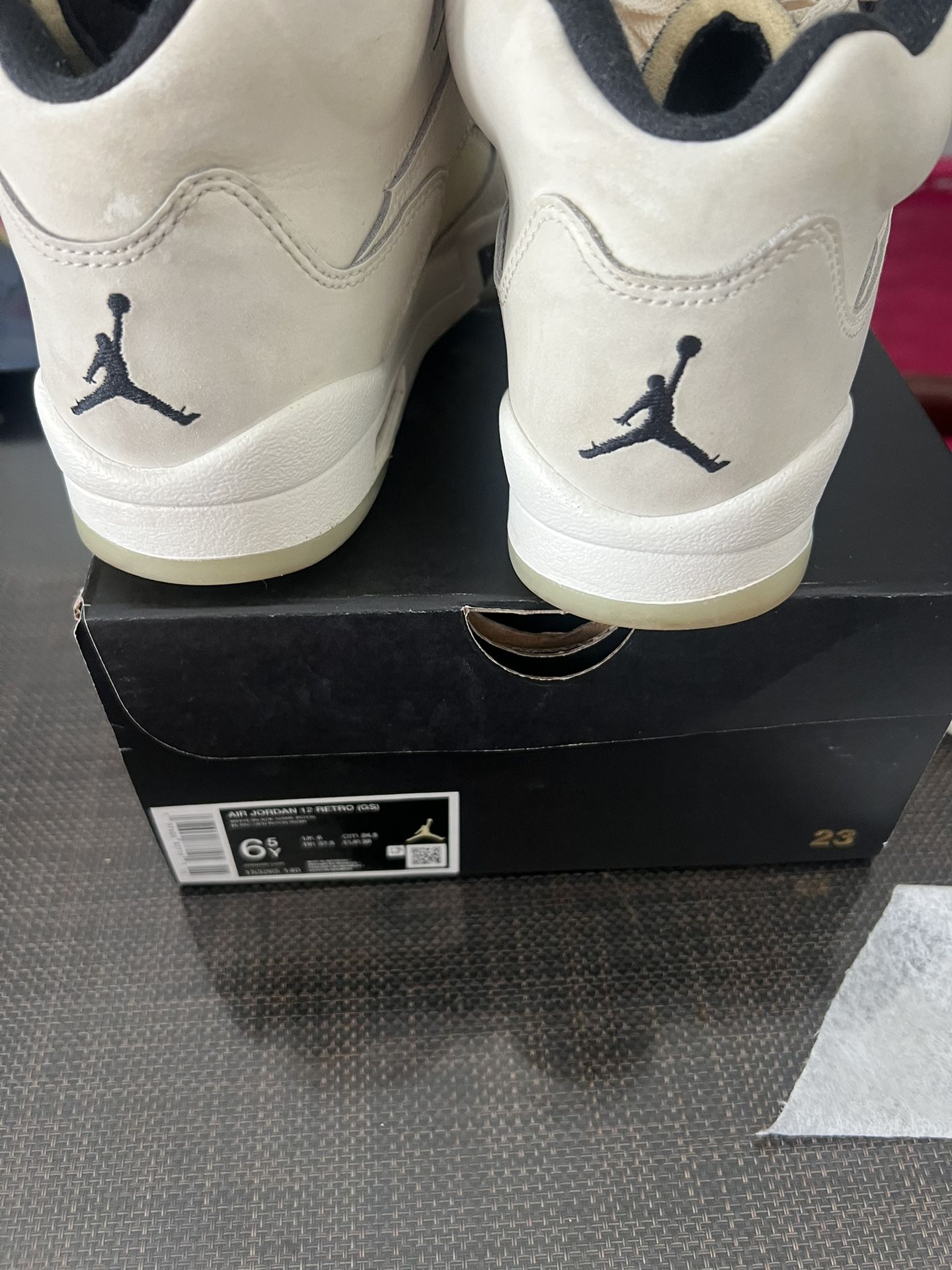 Pre Owned Youth Jordan 12 Retro Size 6 - photo 4