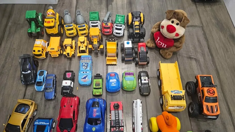 Different Cars Lot image indicator(2)