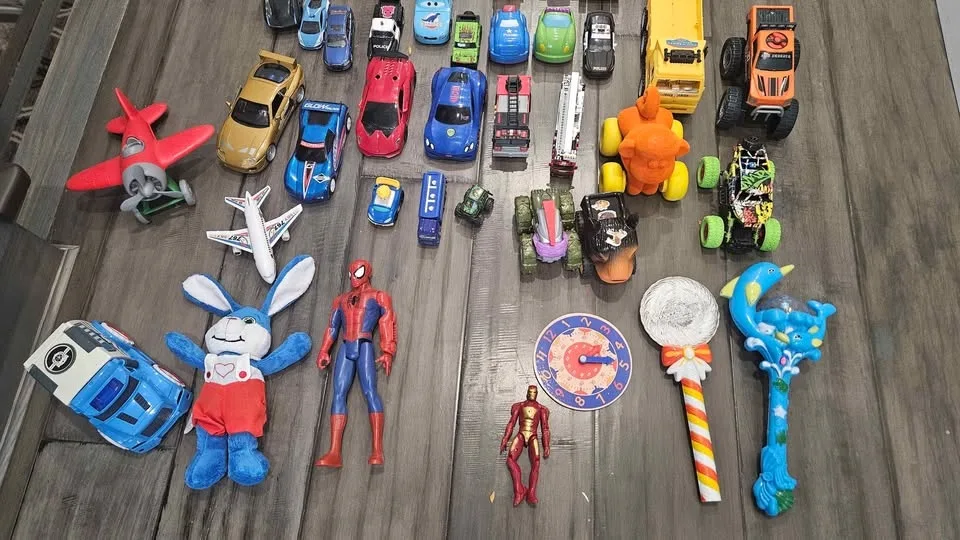 Different Cars Lot image indicator(3)