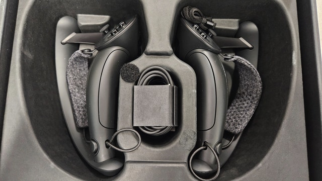 Valve Index Knuckles VR Controllers – Excellent - photo 3