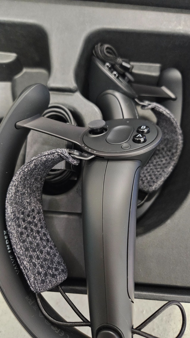 Valve Index Knuckles VR Controllers – Excellent - photo 5