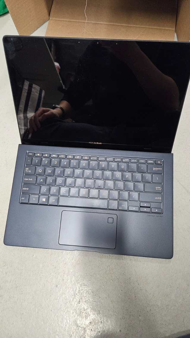 Asus ZenBook S UX391U 13.3” Ultrabook Laptop – Great Condition - photo 2