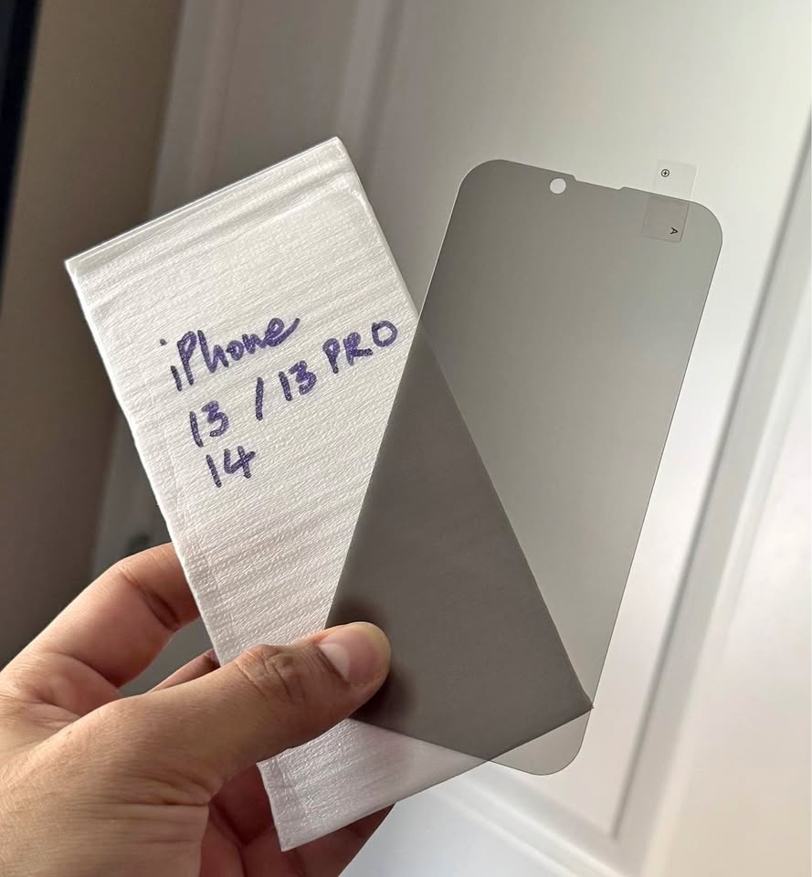 iPhone 13/13 Pro/14 privacy/Anti spy Tempered glass