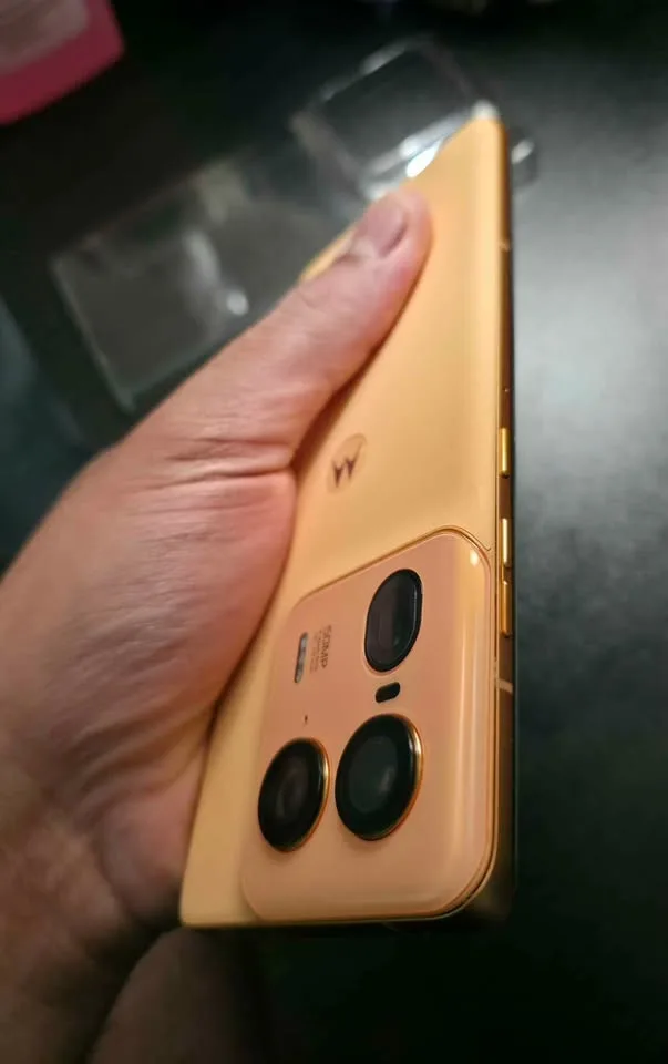 Motorola Edge 50 Ultra |Peach Fuzz|12GB -512GB | Used- Like new image indicator(2)