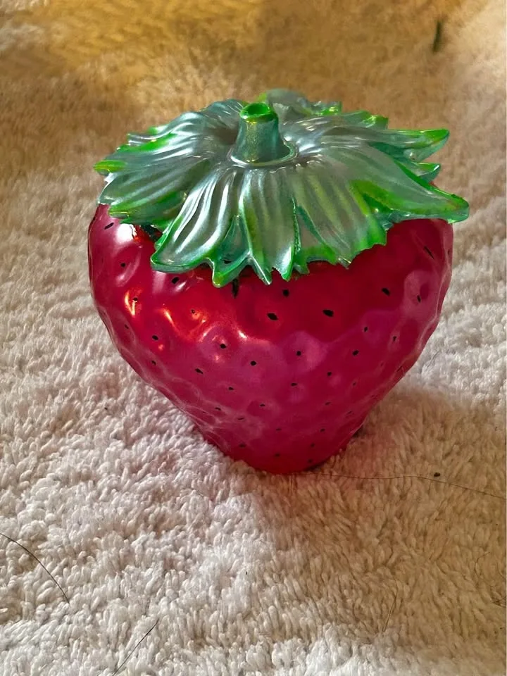 Resin strawberry containers