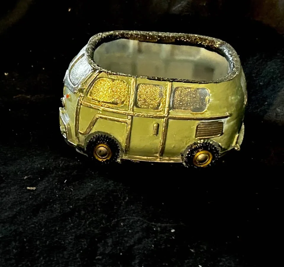 Custom made Resin Planters image indicator(4)