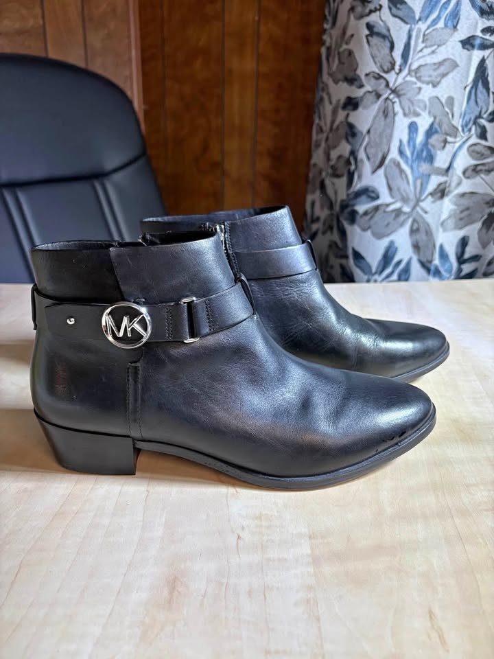 Michael Kor Boots Size 10W