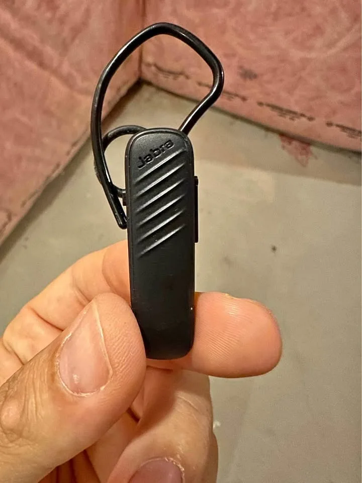 Jabra wireless bluetooth headset with volume controls