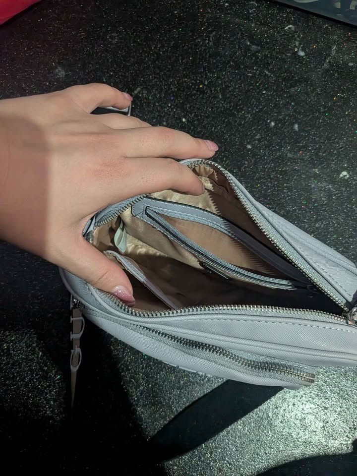 Guess Purse - photo 3
