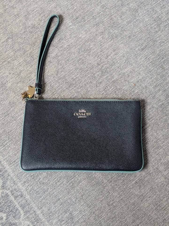 Coach New York Wristlet - photo 2