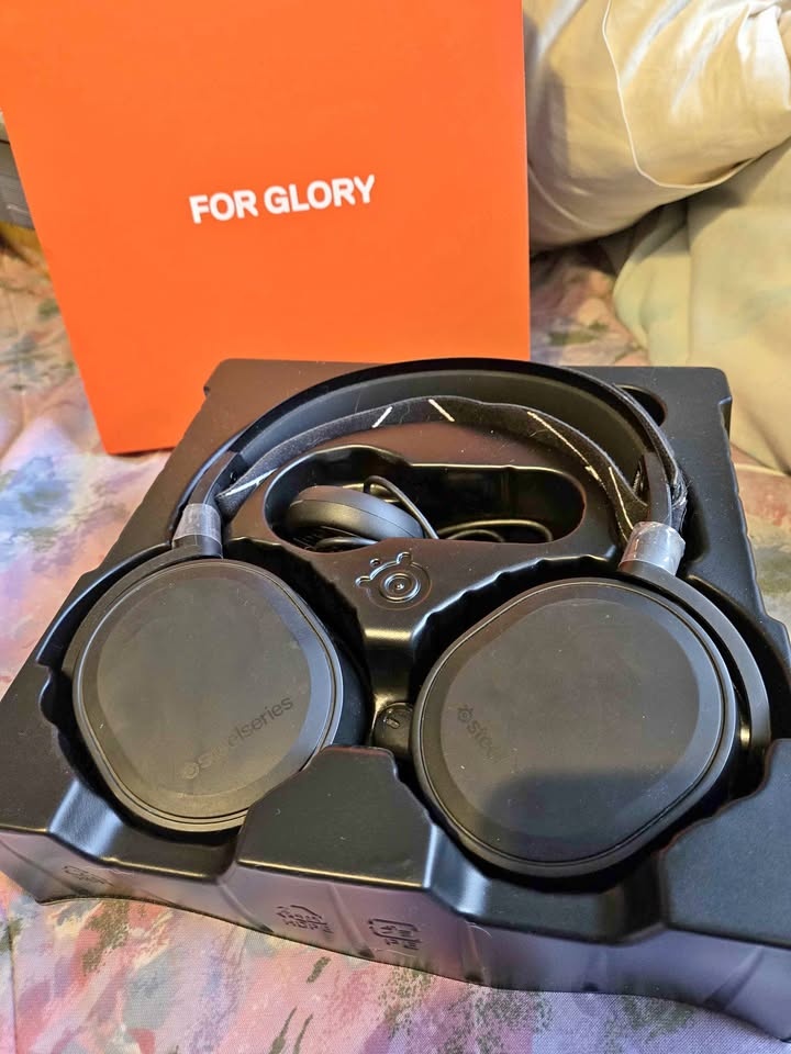 Steelseries Arctis 9 headphones