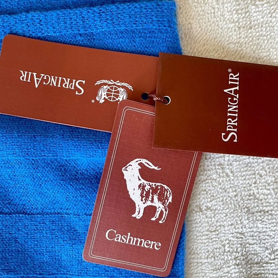 🎄NWT 100% Cashmere Ribbed Scarf by Spring Air image indicator(2)