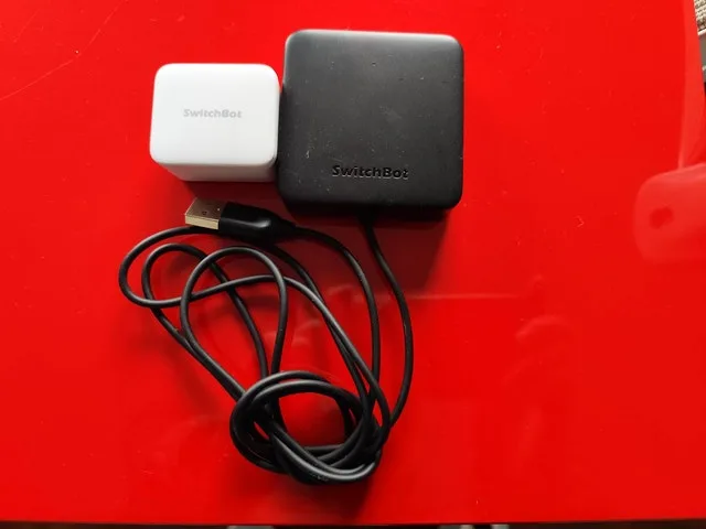 SwitchBot Hub Mini + Button Pusher