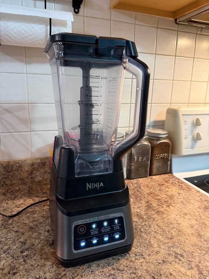 Ninja Professional Plus Blender – Like New, Powerful 1400W - photo 2
