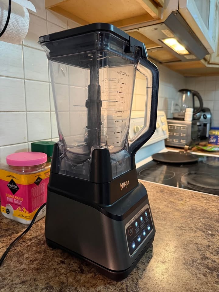 Ninja Professional Plus Blender – Like New, Powerful 1400W - photo 3