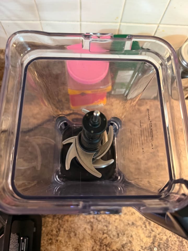 Ninja Professional Plus Blender – Like New, Powerful 1400W - photo 4
