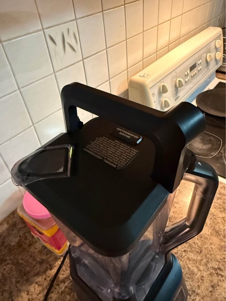 Ninja Professional Plus Blender – Like New, Powerful 1400W - photo 5