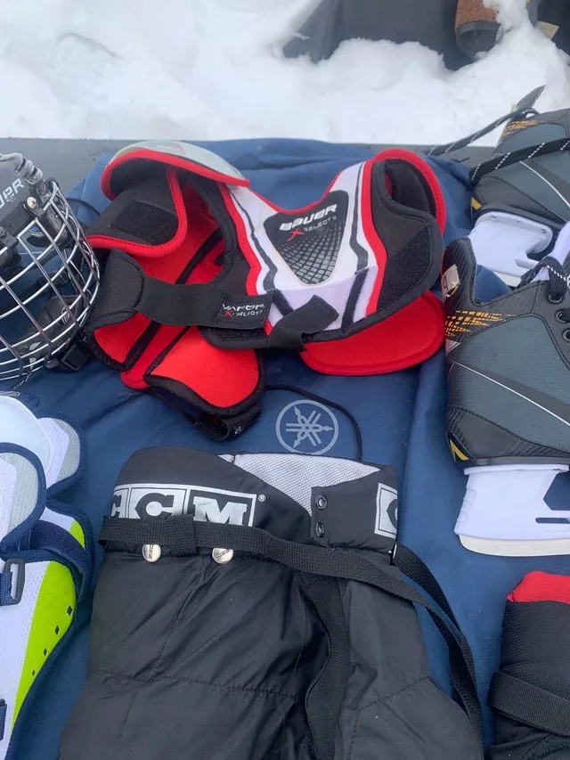 youth hocky gear image indicator(3)