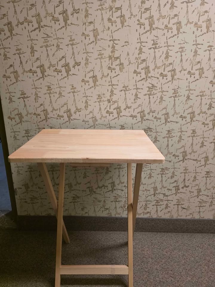Two small folding tables - photo 2