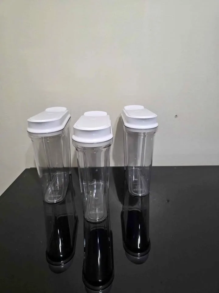 Food storage containers