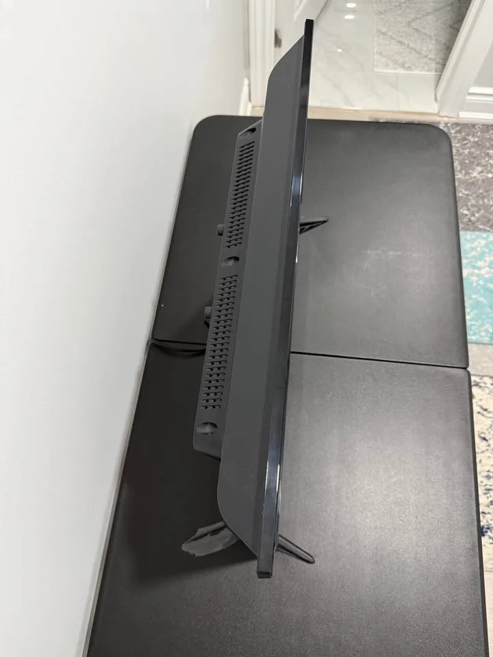 Roku 24" Smart TV image indicator(2)