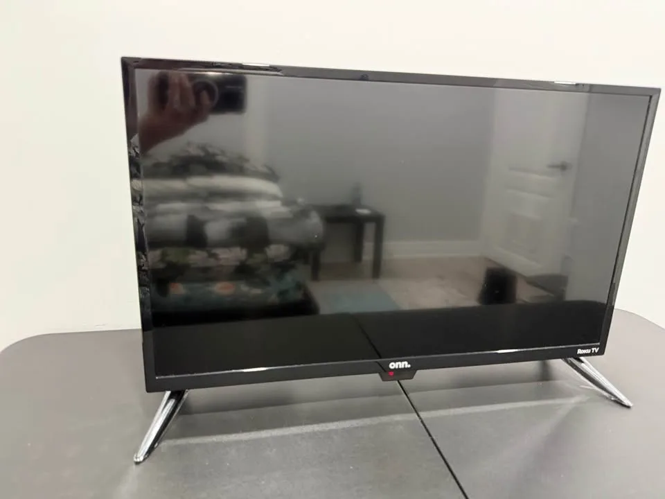 Roku 24" Smart TV image indicator(3)