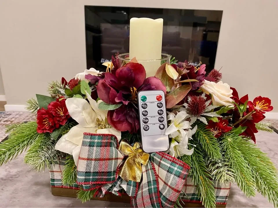 Handcrafted Holiday Glow Centrepiece image indicator(2)