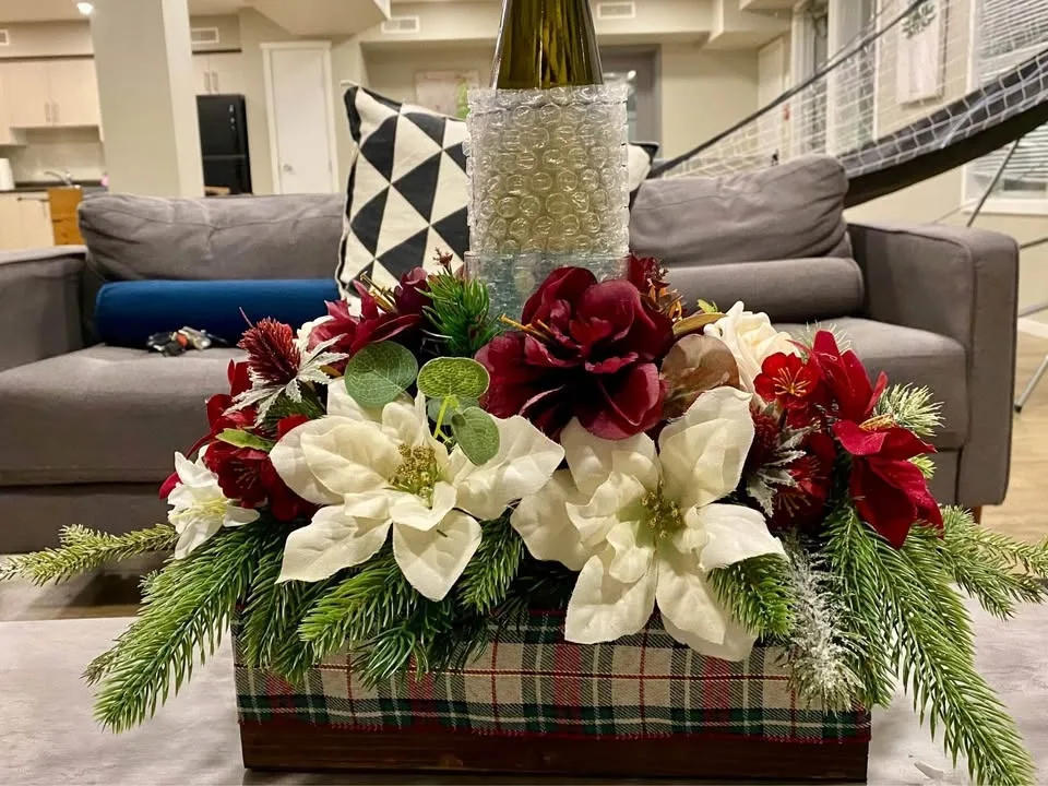 Handcrafted Holiday Glow Centrepiece image indicator(4)