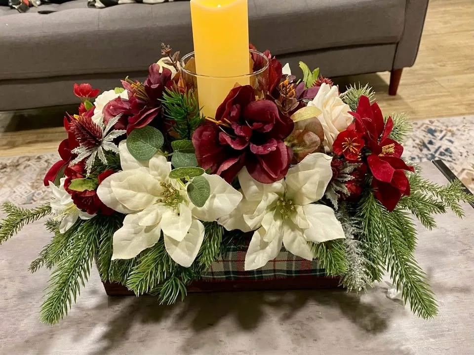 Handcrafted Holiday Glow Centrepiece image indicator(6)