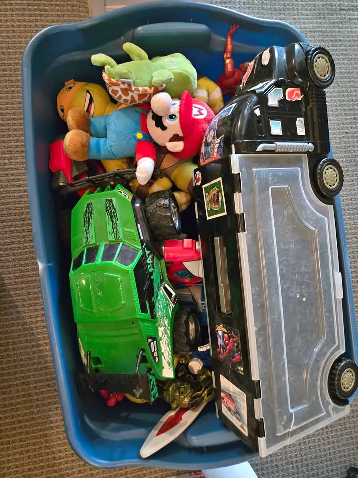 PENDING Free Lot of Toys thumbnail