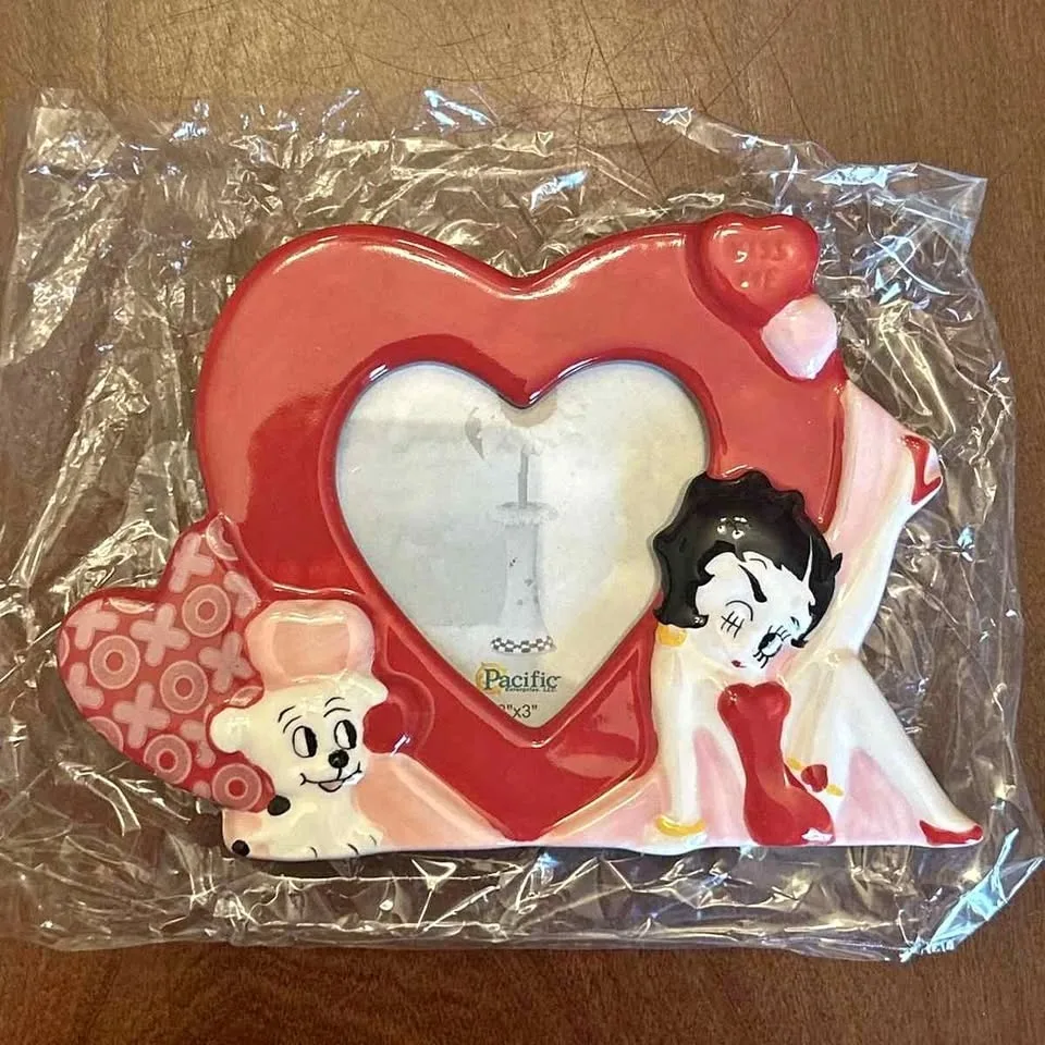 Betty Boop Heart Frame - 2004 Edition (New)