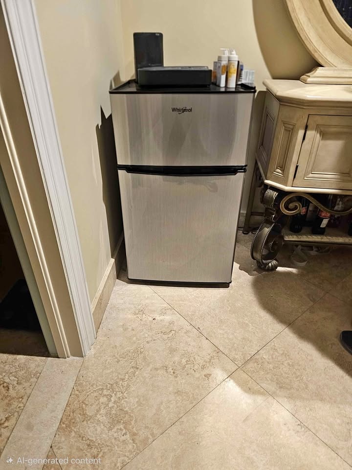Whirlpool 3.1 cu. ft. Mini Fridge with Freezer
