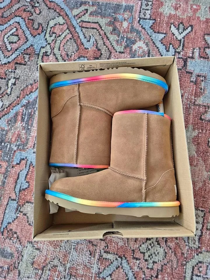 Brand New Kids UGG Classic II Rainbow Boots – Size 6 USA