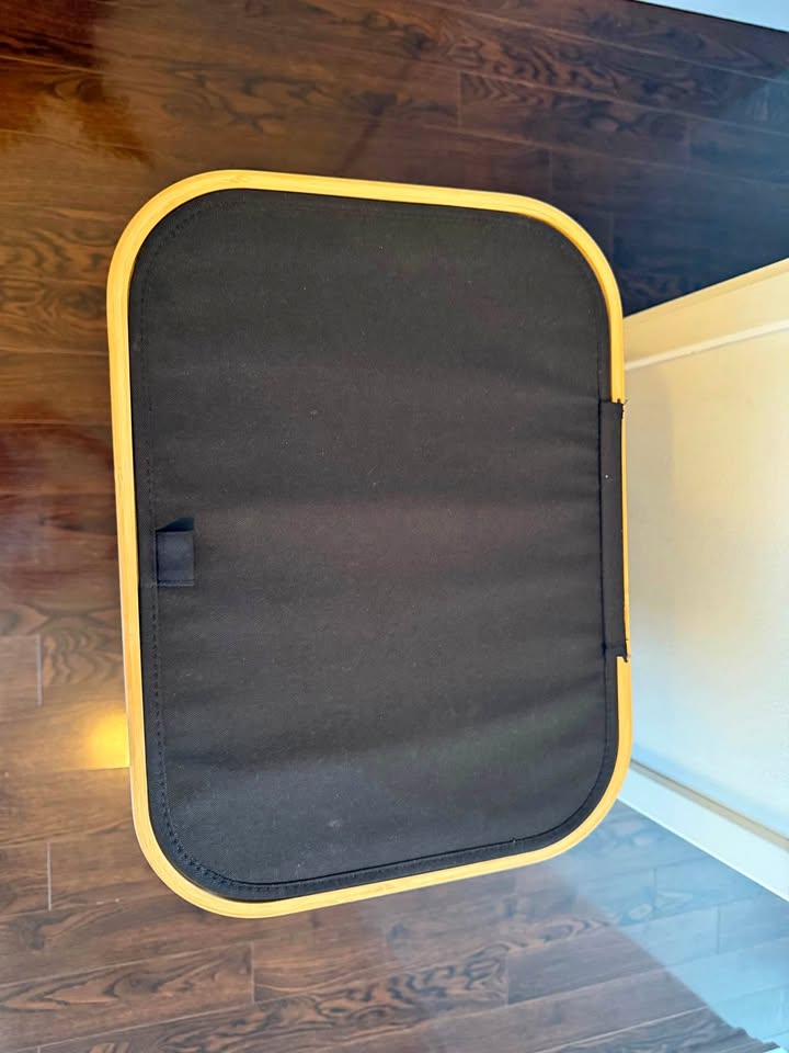 Laundry basket with lid