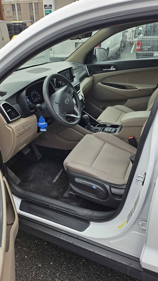 2017 Hyundai Tucson · SE Sport Utility 4D - photo 4