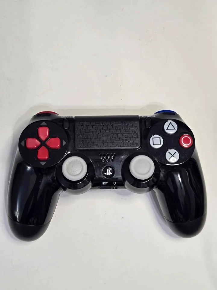 Sony PlayStation 4 Star Wars Darth Vader Limited Edition Control