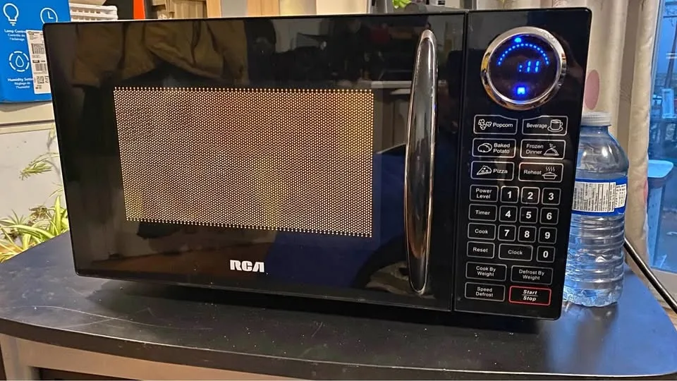 RCA Microwave in good condition