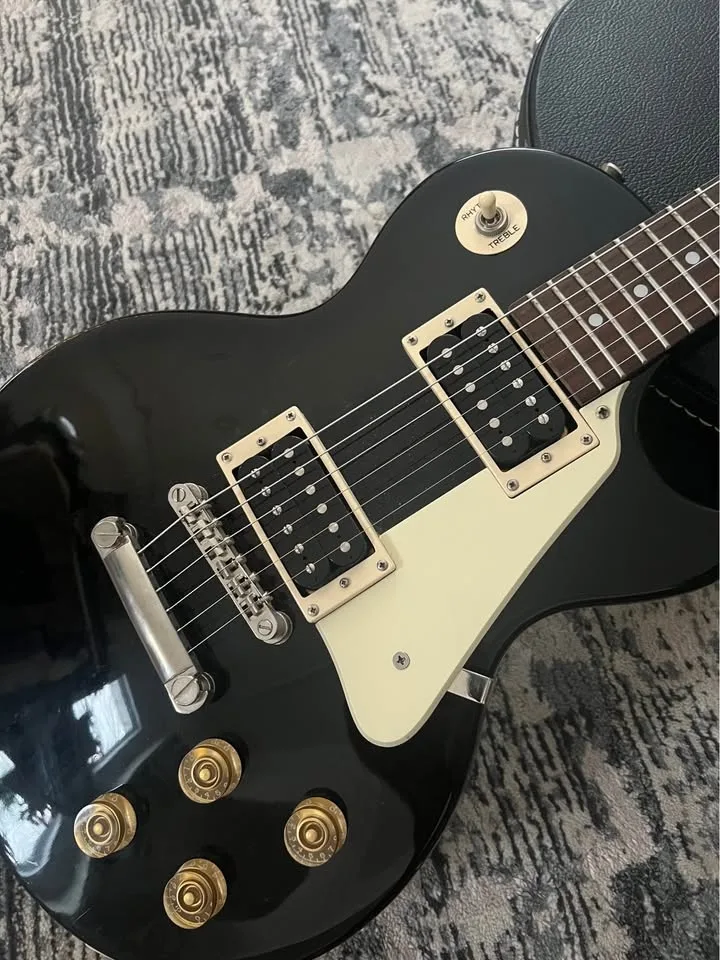 Full Electric Guitar Bundle — Epiphone + Fender Amp + Case image indicator(2)