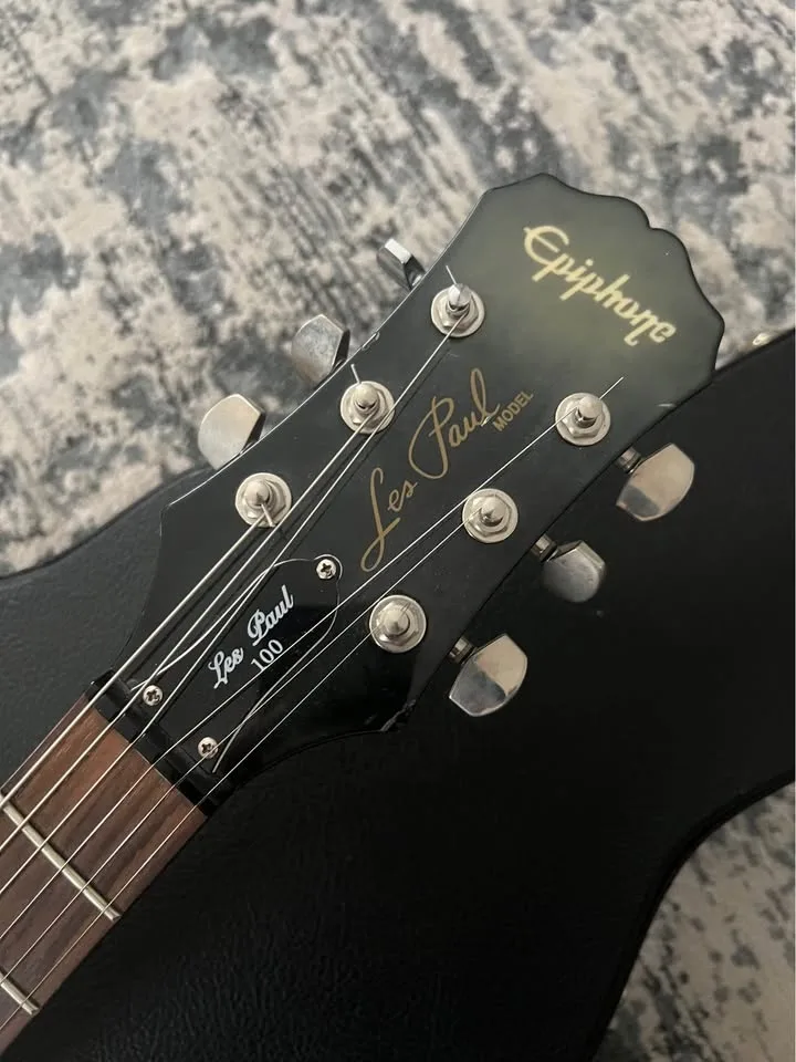 Full Electric Guitar Bundle — Epiphone + Fender Amp + Case image indicator(3)