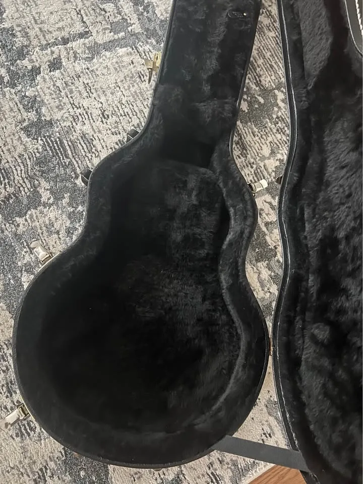 Full Electric Guitar Bundle — Epiphone + Fender Amp + Case image indicator(4)