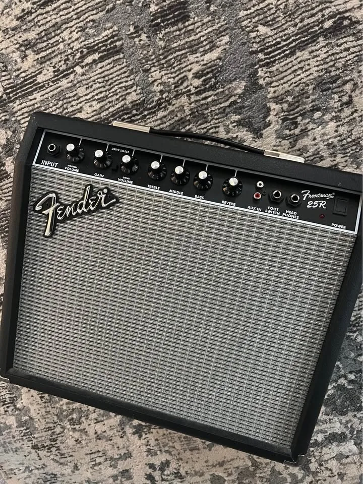 Full Electric Guitar Bundle — Epiphone + Fender Amp + Case image indicator(6)